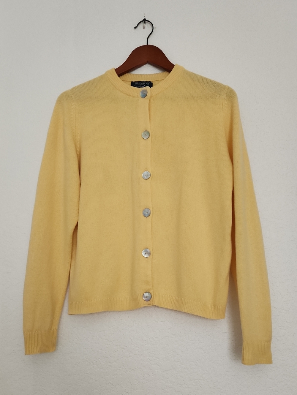 Vintage Burberrys By Ballantyne 100% Cashmere Soft Pale Yellow Button Cardigan